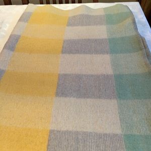 Gorgeous heavy wool blanket in excellent used condition